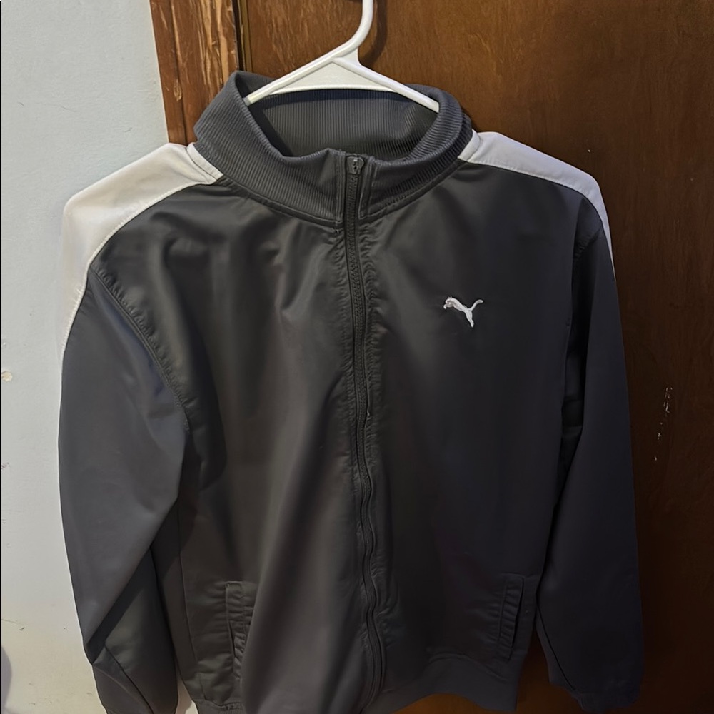 Puma Gray Puffer Jacket with Modern Athletic Design
